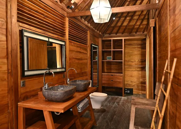 Alojamento de Acomodação e Pequeno-almoço Wooden Paradise Canggu